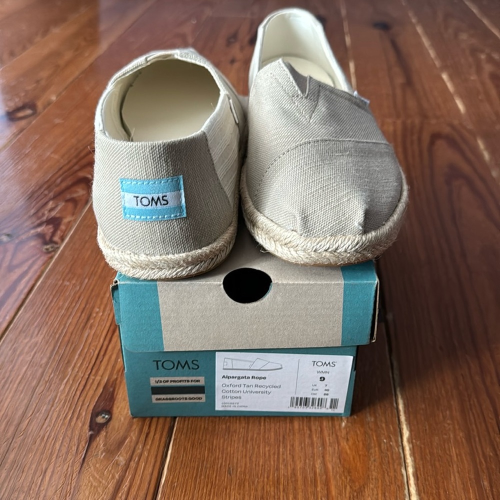 Tom’s canvas flats, NIB never worn